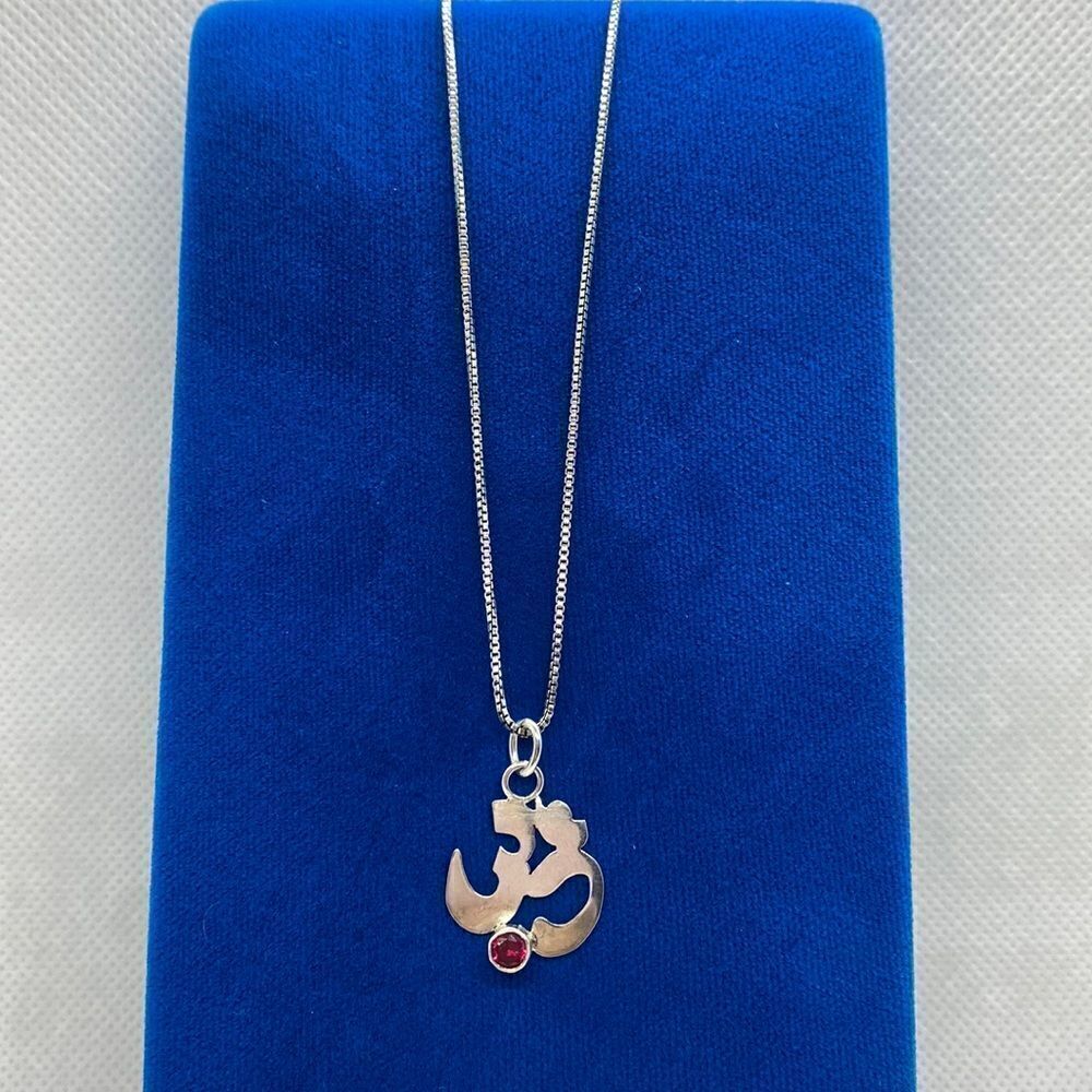 💛 925 Vintage Garnet Om Necklace